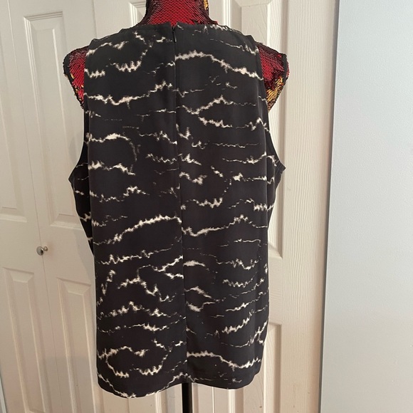 Black and brown pattern tank top - Picture 5 of 5